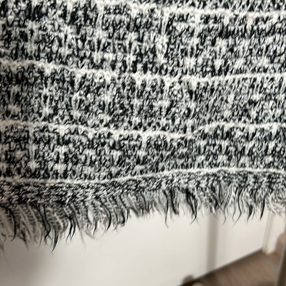 Sioni A- Line Skirt Knit Fringe Hem Black and White Stretchy size small - Picture 5 of 8